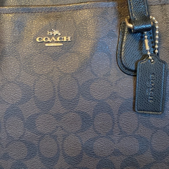 Coach diaper bag with adjustable and removable shoulder strap - Picture 2 of 15